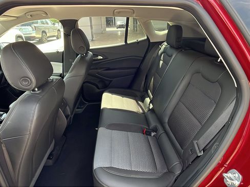 Used 2025 Chevrolet Trax LT FWD image 24