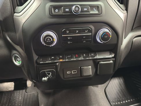 Used 2022 Chevrolet Silverado 1500 Custom image 22