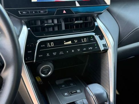 Used 2024 Toyota Venza AWD/4WD image 23