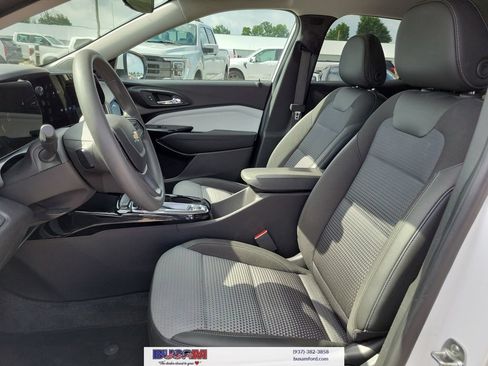 Used 2025 Chevrolet Trax LT FWD image 17