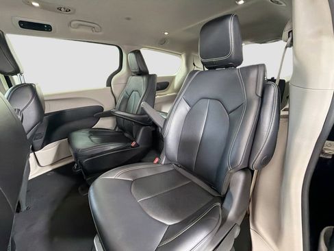 Used 2024 Chrysler Pacifica Limited FWD image 26