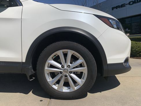 Used 2017 Nissan Rogue Sport SV w/ SV Premium Package image 13