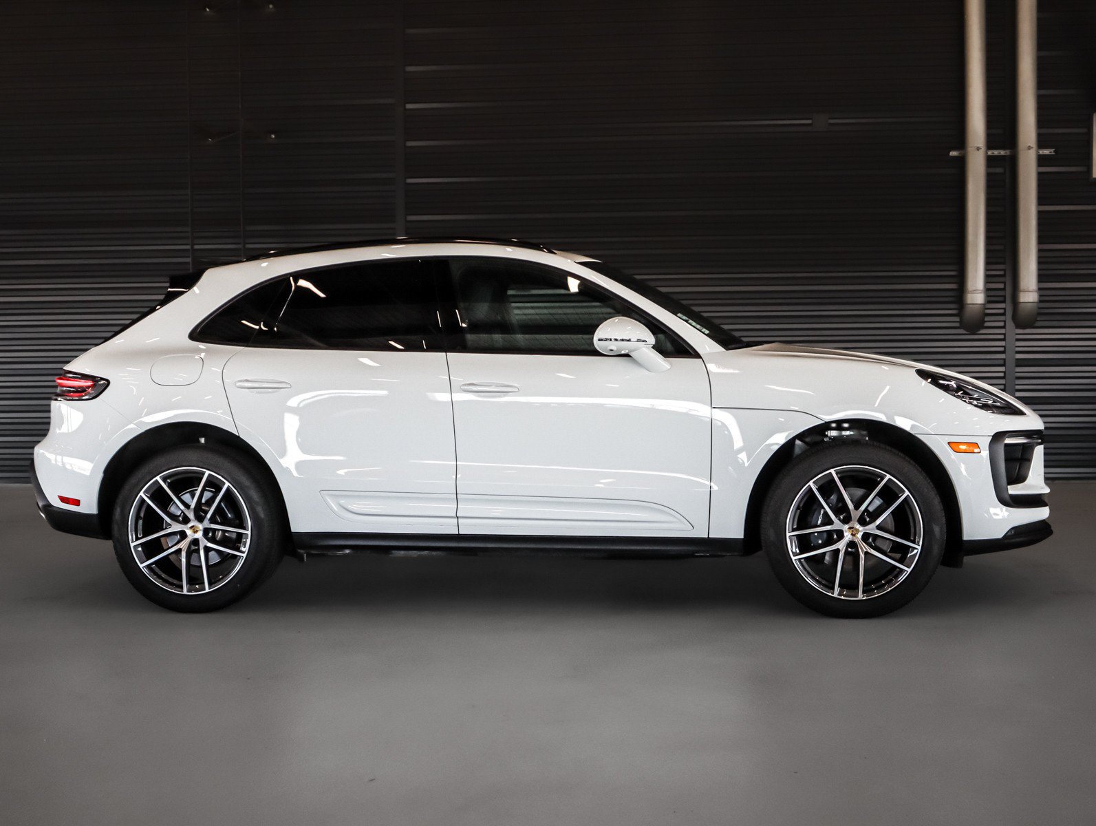 Used 2026 Porsche Macan AWD/4WD image 11