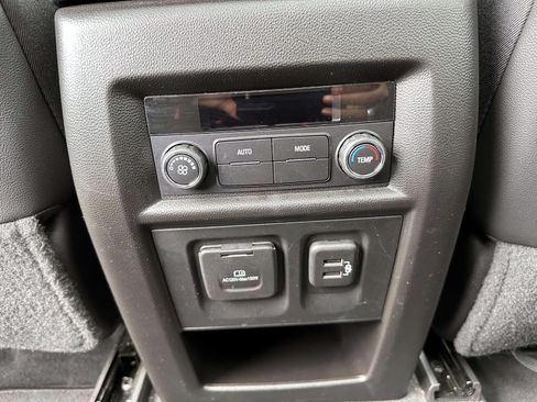 Used 2023 Chevrolet Traverse RS AWD/4WD image 15