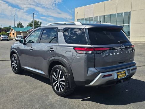 Used 2025 Nissan Pathfinder Platinum AWD/4WD image 4