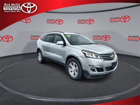 Used 2017 Chevrolet Traverse LT image 2