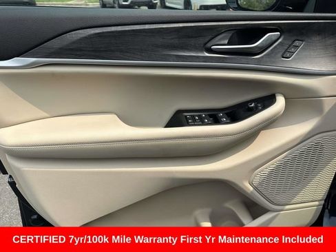 Used 2023 Jeep Grand Cherokee Limited AWD/4WD image 15