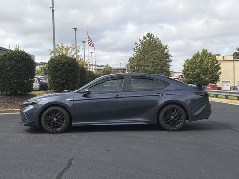 Used 2026 Toyota Camry SE FWD image 11