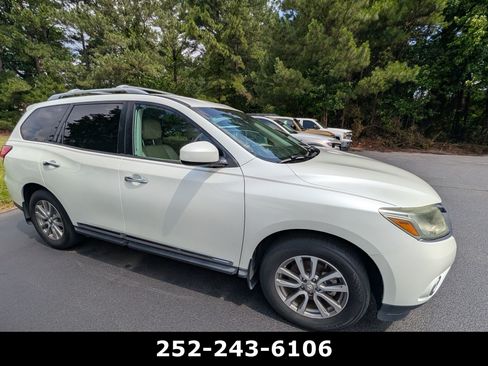 Used 2016 Nissan Pathfinder SL FWD image 2