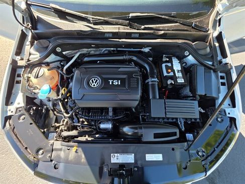 Used 2017 Volkswagen Jetta GLI FWD image 31