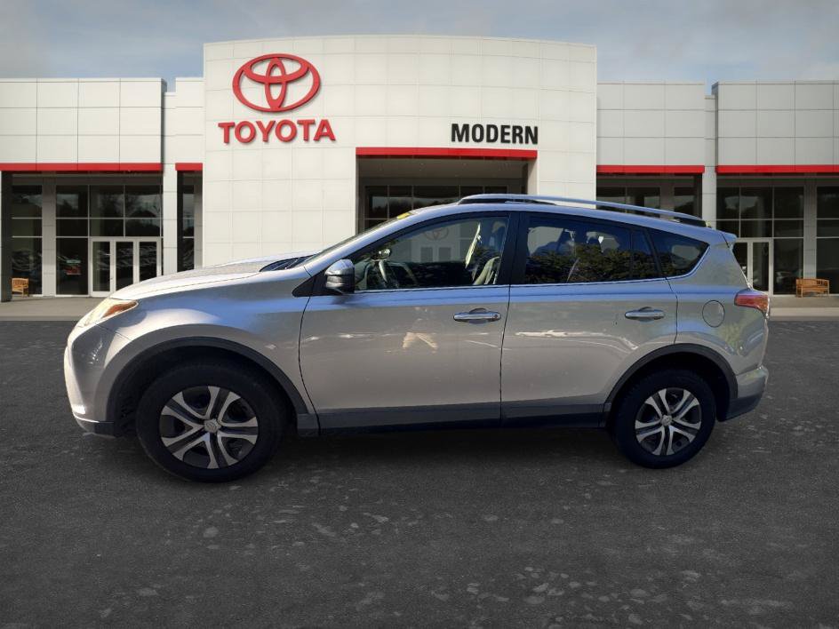 Used 2018 Toyota RAV4 LE FWD image 12