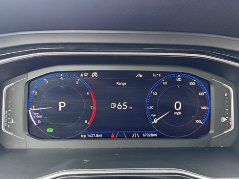 Used 2019 Volkswagen Jetta SEL w/ Cold Weather Package FWD image 11