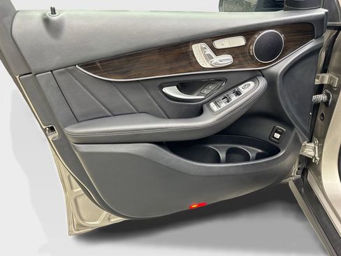 Used 2022 Mercedes-Benz GLC 300 4MATIC image 28