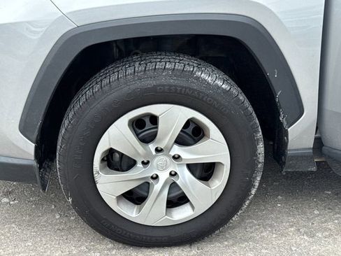 Used 2022 Toyota RAV4 LE AWD/4WD image 21