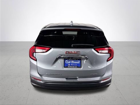 Used 2024 GMC Terrain SLE image 7