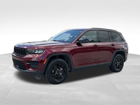 Used 2024 Jeep Grand Cherokee Altitude AWD/4WD image 2