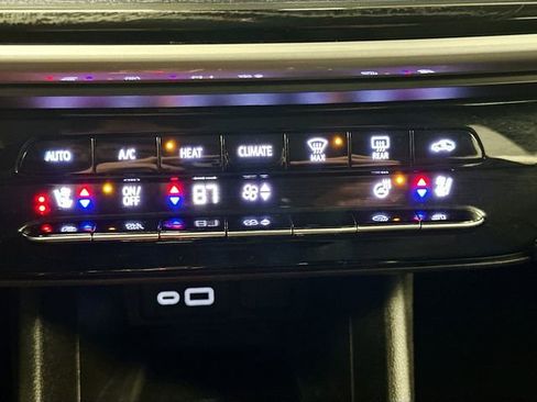 Used 2022 Chevrolet Bolt EUV LT w/ Convenience Package image 15