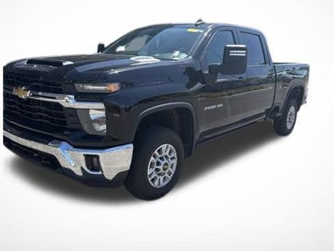 Used 2024 Chevrolet Silverado 2500 LT w/ Safety Package RWD image 3