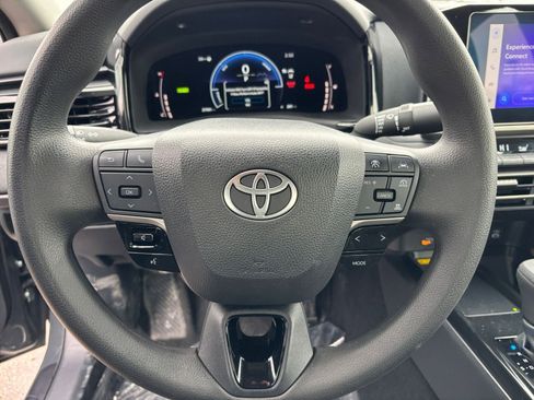 Used 2025 Toyota Camry LE image 27