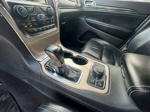 Used 2017 Jeep Grand Cherokee Limited image 16