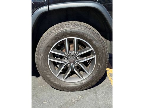 Used 2019 Jeep Grand Cherokee Limited w/ Luxury Group II image 21