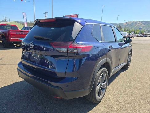 Used 2024 Nissan Rogue SV FWD image 3