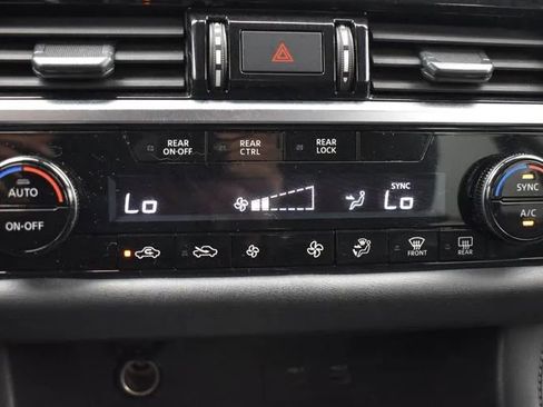 Used 2024 Nissan Pathfinder SV FWD image 32