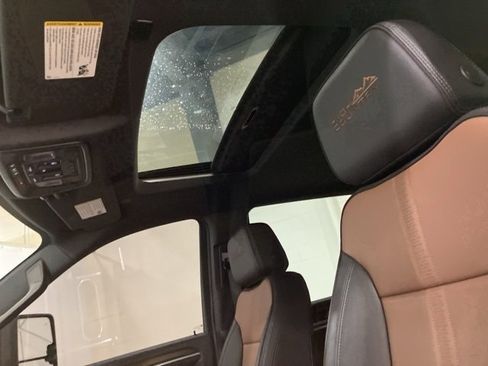 Used 2024 Chevrolet Silverado 3500 High Country w/ High Country Premium Package image 21