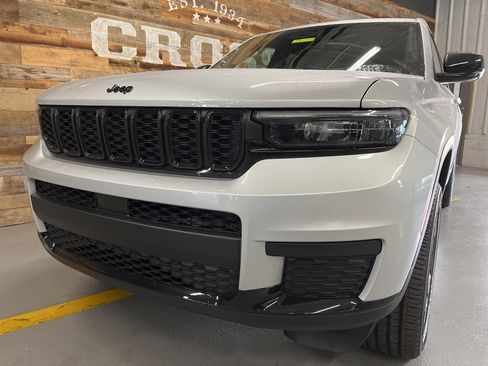 New 2025 Jeep Grand Cherokee L Altitude image 9