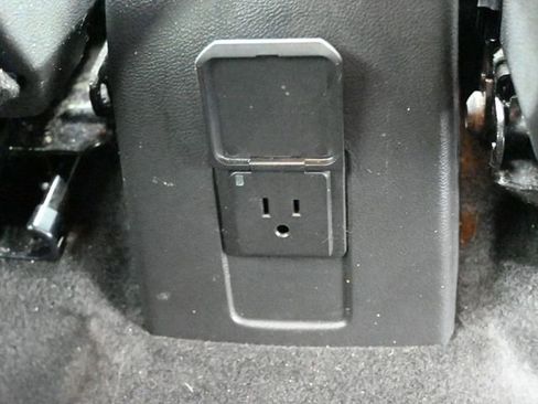 Used 2022 Chevrolet Trax LT w/ LT Convenience Package image 30