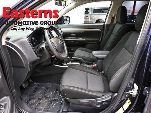 Used 2018 Mitsubishi Outlander ES AWD/4WD image 14