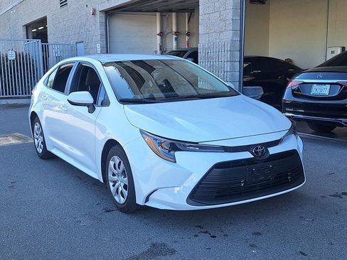 Used 2024 Toyota Corolla LE image 3