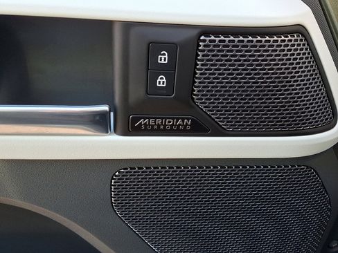 Used 2022 Land Rover Defender 110 SE image 24