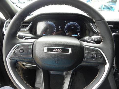 Used 2024 Jeep Grand Cherokee Altitude AWD/4WD image 7