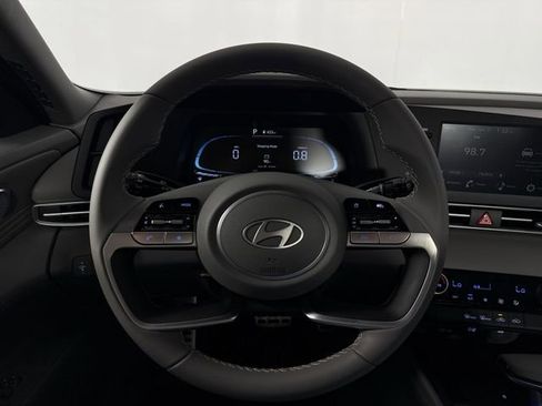 Used 2025 Hyundai Elantra Sport FWD image 17