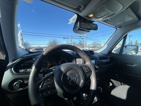 Used 2016 Jeep Renegade Latitude image 16