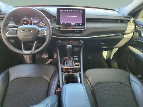 Certified 2025 Jeep Compass Latitude w/ Altitude Special Edition AWD/4WD image 7