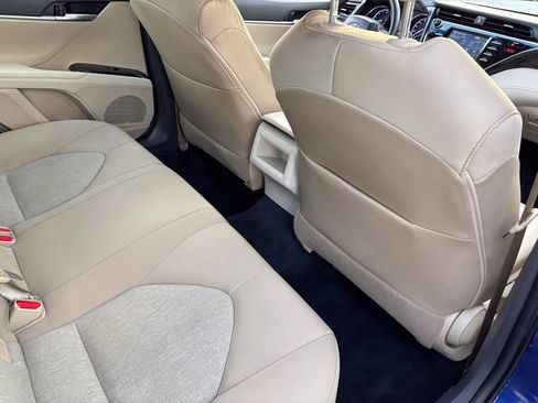 Used 2018 Toyota Camry LE image 28