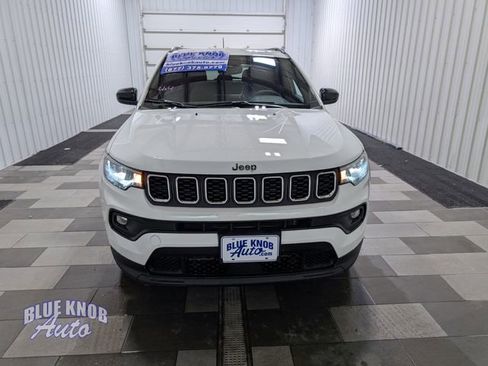 Used 2025 Jeep Compass Latitude AWD/4WD image 6