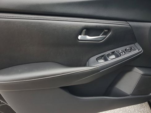 Used 2025 Nissan Sentra SV image 16