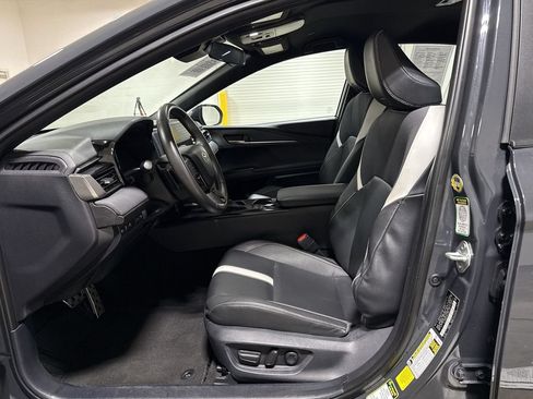Used 2025 Toyota Camry SE FWD image 19