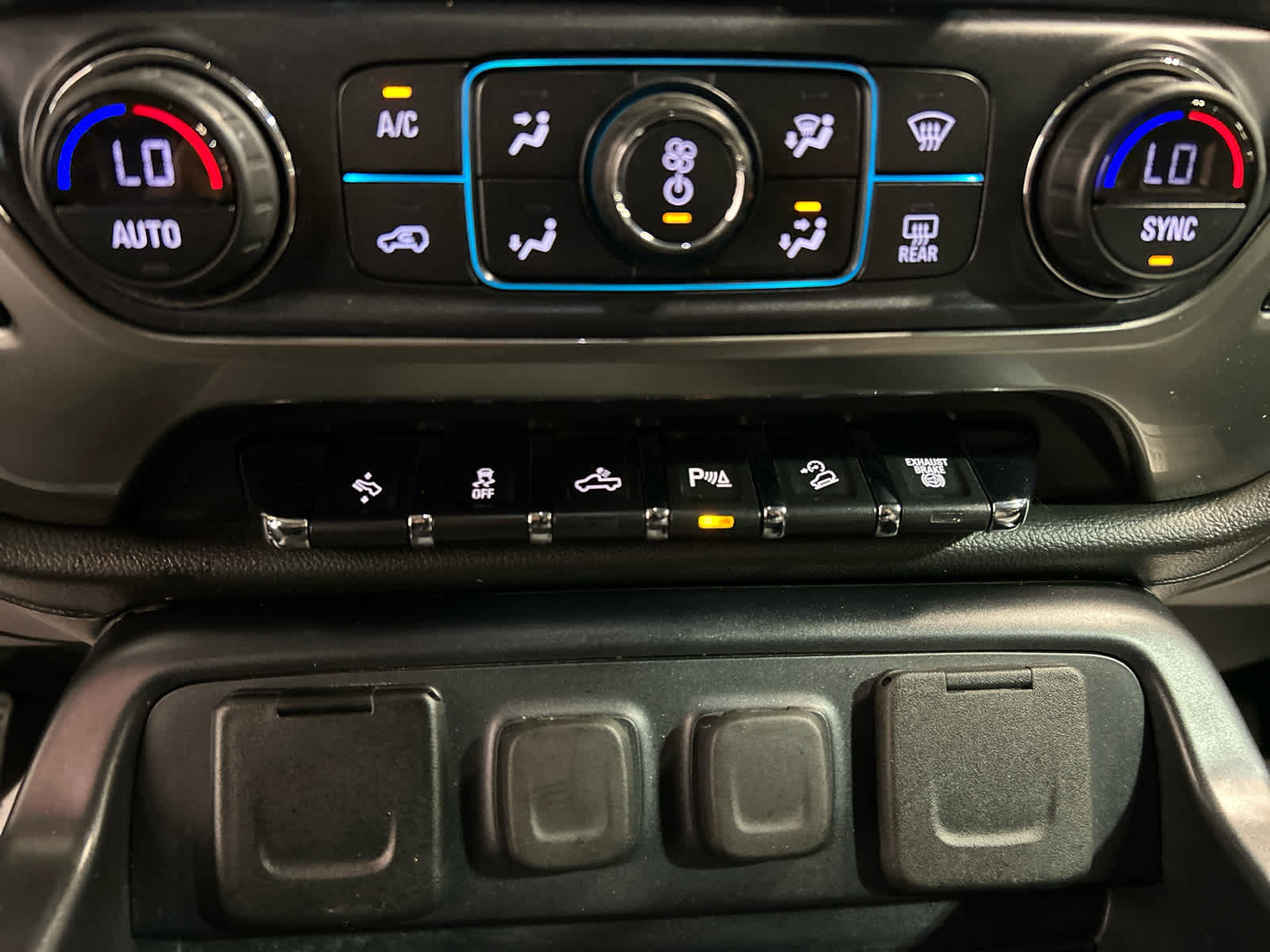 Used 2018 Chevrolet Silverado 2500 LTZ w/ Duramax Plus Package AWD/4WD image 15