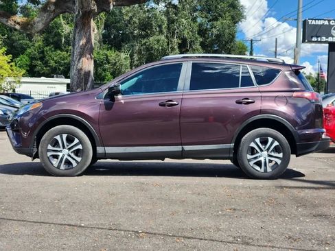 Used 2018 Toyota RAV4 LE FWD image 3