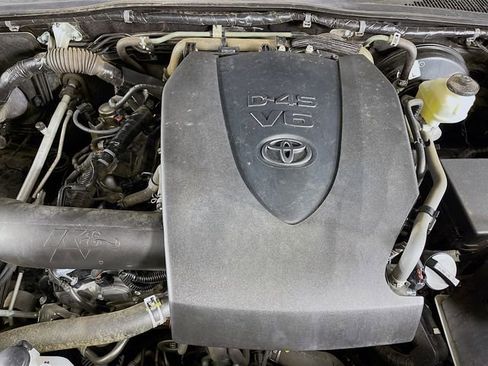 Used 2019 Toyota Tacoma TRD Sport w/ Technology Package image 29