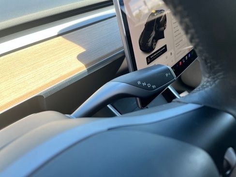 Used 2021 Tesla Model Y Long Range AWD/4WD image 26