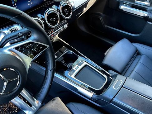 Used 2025 Mercedes-Benz GLB 250 image 21