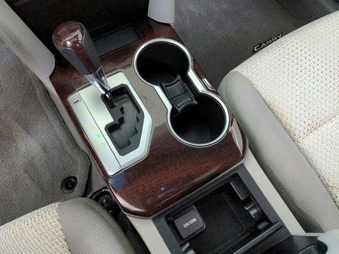 Used 2012 Toyota Camry XLE FWD image 18