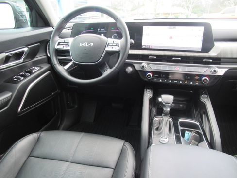 Used 2024 Kia Telluride EX w/ EX Captain's Chair Package FWD image 14