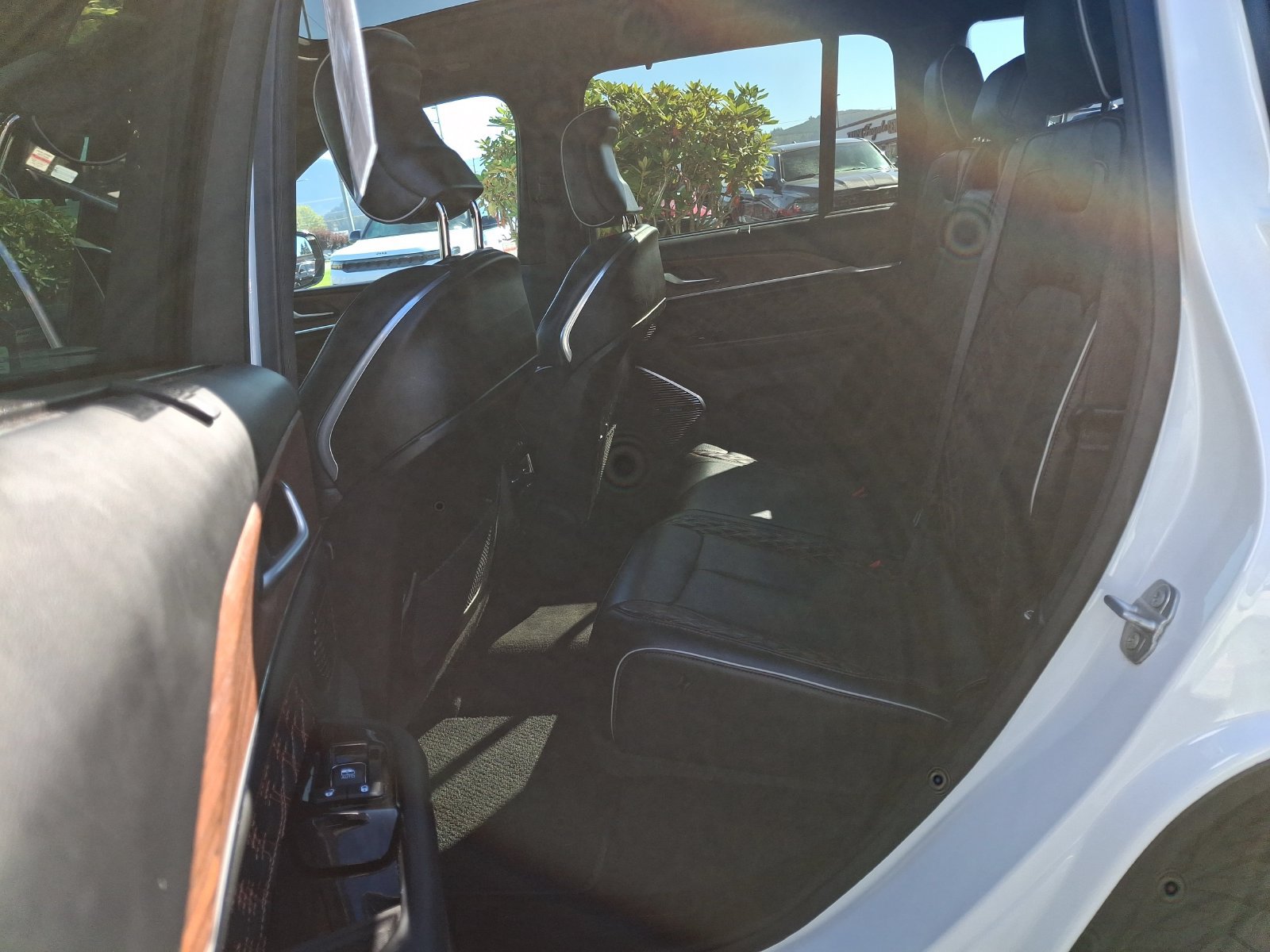 Used 2022 Jeep Grand Cherokee Summit w/ Advanced Protech Group IV AWD/4WD image 18