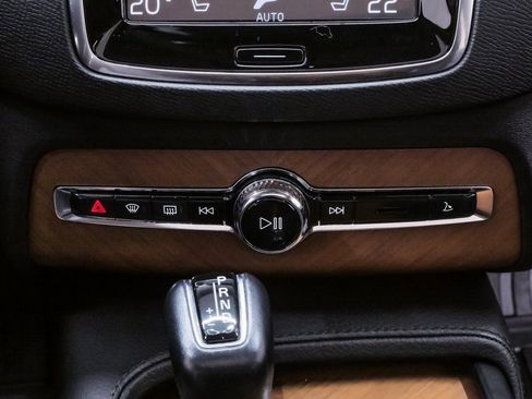 Used 2021 Volvo XC90 T6 Momentum w/ Advanced Package image 19